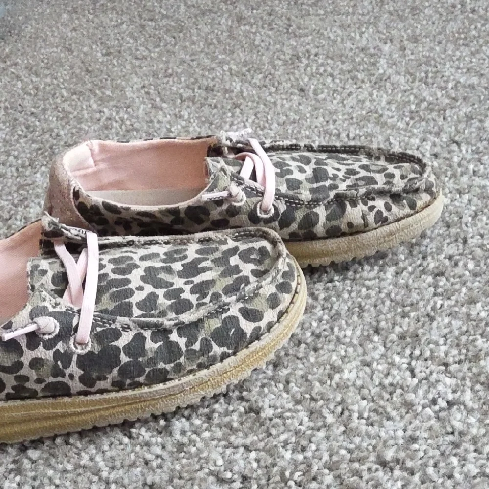 Hey Dude Kids Moccasins in Leopard and Light Pink